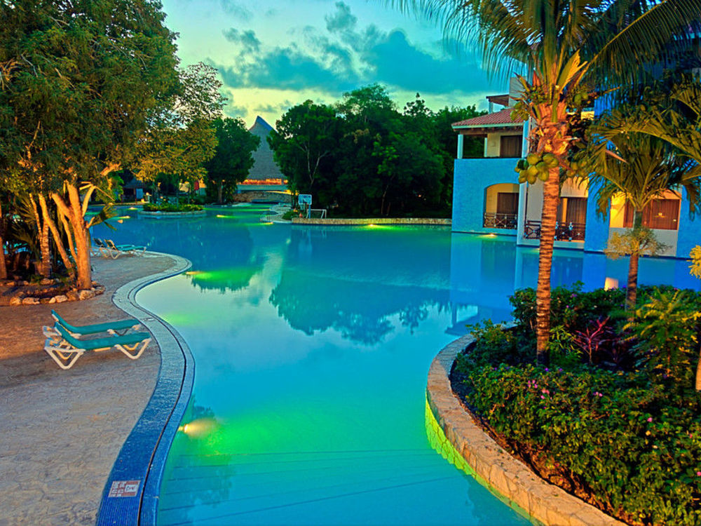 Occidental At Xcaret Destination Hotell Playa del Carmen Eksteriør bilde The pool at the Hard Rock Hotel