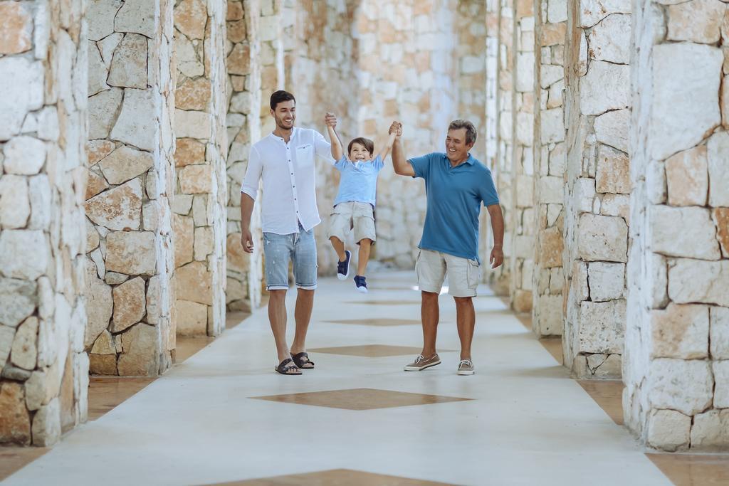 Occidental At Xcaret Destination Hotell Playa del Carmen Eksteriør bilde Gay couple with their son