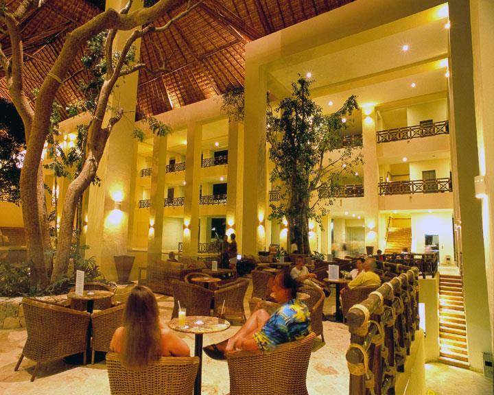 Occidental At Xcaret Destination Hotell Playa del Carmen Restaurant bilde The interior of the hotel